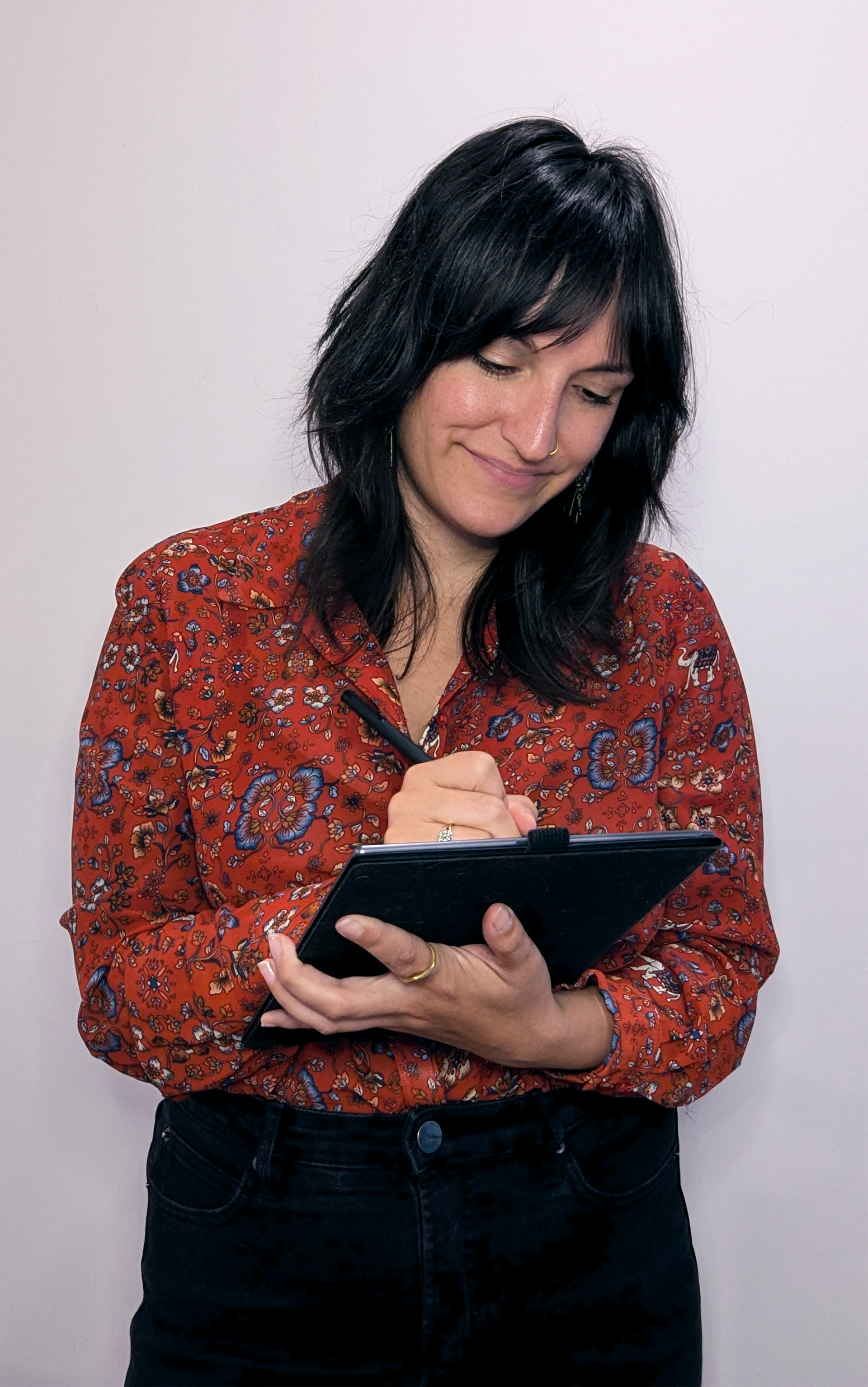 Jess Déziel prends des notes durant une rencontre client