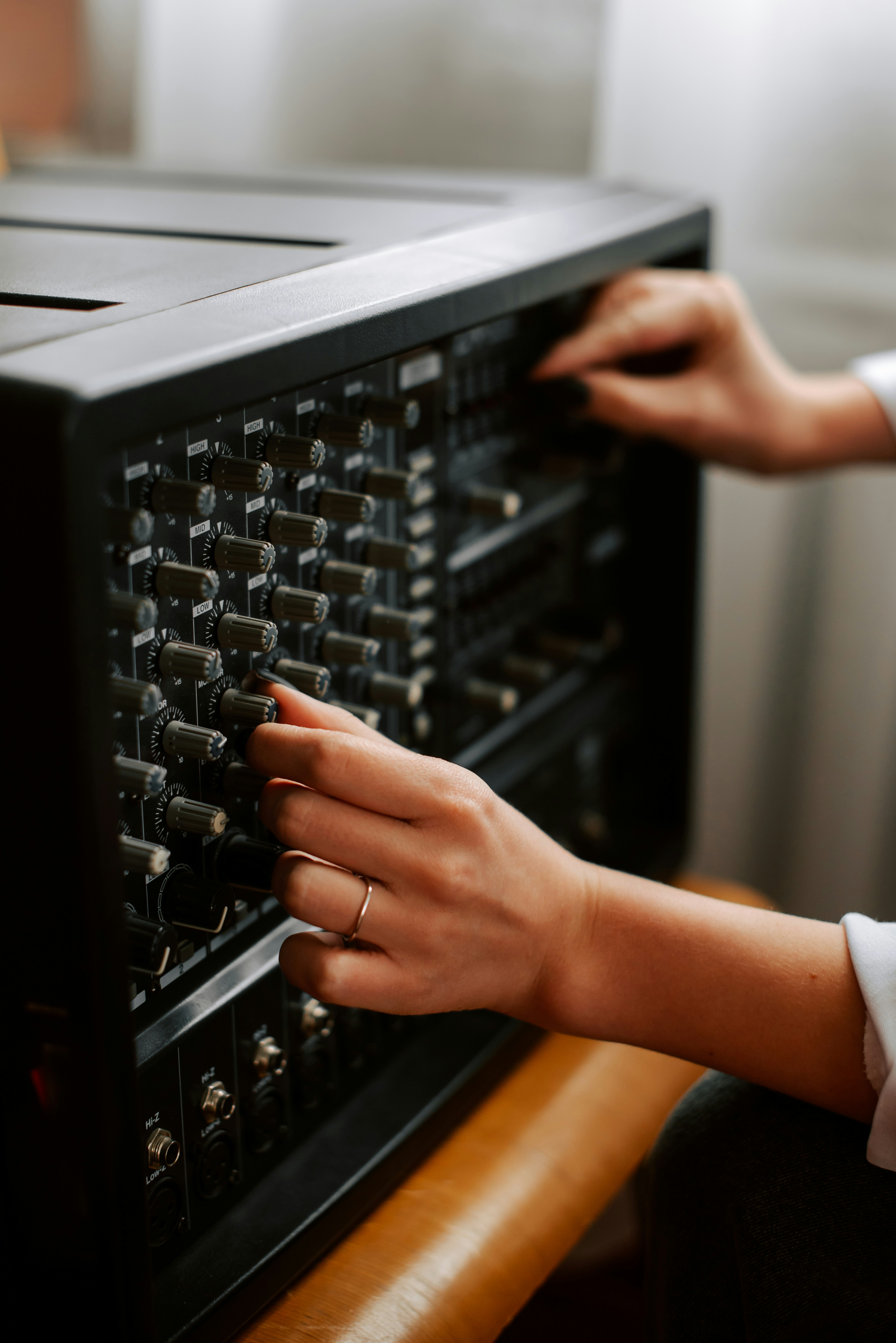 Comparaison de l'IA a un amplificateur utiliser dans les concerts de musique. 